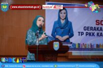 SOSIALISASIKAN GERAKAN GEMAR MEMBACA, KETUA TP PKK KABUPATEN MINTA PARA KADER PKK UNTUK MEMBUAT POJOK BACA DI SEKRETARIAT PPK DAN MENGUPAYAKAN ADANYA PROGRAM SATU DESA SATU PERPUSTAKAAN