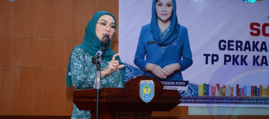 SOSIALISASIKAN GERAKAN GEMAR MEMBACA, KETUA TP PKK KABUPATEN MINTA PARA KADER PKK UNTUK MEMBUAT POJOK BACA DI SEKRETARIAT PPK DAN MENGUPAYAKAN ADANYA PROGRAM SATU DESA SATU PERPUSTAKAAN