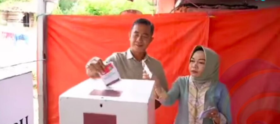 EMPAT PASLON BUPATI DAN WAKIL BUPATI OKU SELATAN LAKSANAKAN PENCOBLOSAN PEMILUKADA 2024.