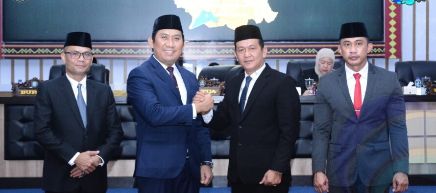 BUPATI POPO ALI SAMPAIKAN PENDAPAT AKHIR MENGENAI RAPERDA APBD KABUPATEN OKU SELATAN TAHUN ANGGARAN 2025 PADA RAPAT PARIPURNA DPRD KABUPATEN OKU SELATAN