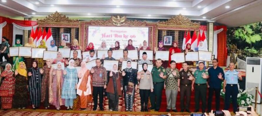BUPATI OKU SELATAN H. POPO ALI MARTOPO, APRESIASI ATAS PEROLEHAN PENGHARGAAN DARI PEMERINTAH PROVINSI SUMSEL KATEGORI PEREMPUAN PEMIMPIN PEREMPUAN INSPIRATIF DALAM RANGKA PERINGATAN HUT IBU KE-96 TAHUN 2024.