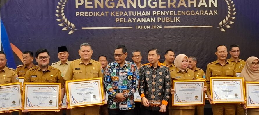 PEMKAB OKU SELATAN TERIMA PENGANUGERAHAN KEPATUHAN PELAYANAN PUBLIK DARI OMBUDSMAN RI.