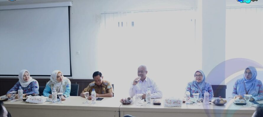 MEWAKILI BUPATI OKU SELATAN, ASISTEN III BIDANG ADMINISTRASI UMUM HADIRI PEMBENTUKAN DAN MONITORING DATA KENPENDUDUKAN TERINTEGRITAS DENGAN KAMPUNG KB DALAM MENDUKUNG PELAKSANAAN GENTING ( GERAKAK ORANG TUA ASUH CEGAH STUNTING DI OKU SELATAN.