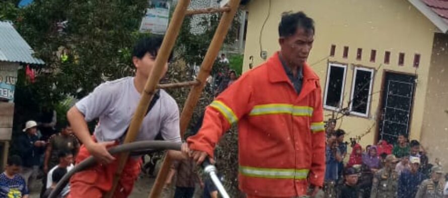 MUSIBAH KEBAKARAN DI DESA SUKA NEGRI KECAMATAN BANDING AGUNG, BUPATI OKU SELATAN IMBAU MASYARAKAT UNTUK LEBIH WASPADA SEBELUM MENINGGALKAN RUMAH