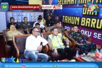MONITORING SITKAMTIBMAS JELANG MALAM PERGANTIAN TAHUN BARU 2025 OLEH KAPOLRI BERSAMA PARA MENTERI/KEPALA LEMBAGA TERKAIT SECARA VIRTUAL DI POS PENGAMANAN DAN PELAYANAN TERPADU OPS LILIN DI TERMINAL MUARADUA