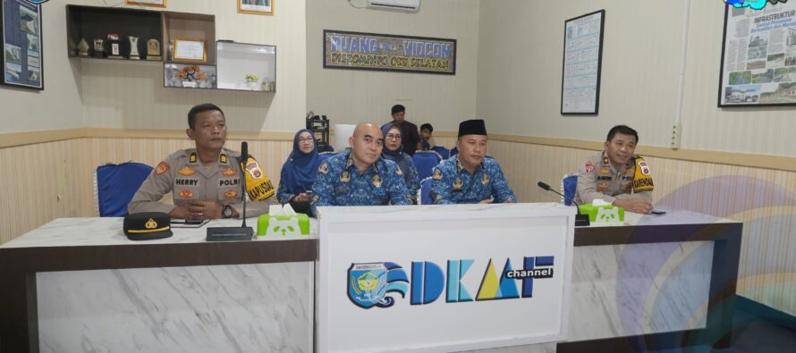 PEMKAB OKU SELATAN IKUTI RAPAT SOSIALISASI PERSAMAAN PREPSESI TENTANG PETUNJUK PELAKSANAAN HIBAH TAHUN ANGGARAN 2025 UNTUK PENGAMANAN PEMILIHAN KEPALA DAERAH SERENTAK TAHUN 2024 DAN PENYAMAAN PERSEPSI TERKAIT PENDANAAN HIBAH PILKADA SERENTAK TAHUN 2024 KEPADA TNI DAN POLRI SECARA VIRTUAL