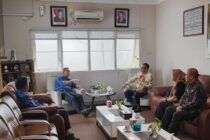 WUJUDKAN PENGELOLAAN PERSAMPAHAN YANG BAIK, SEKDA OKU SELATAN LAKUKAN RAPAT KOORDINASI KE DINAS LINGKUNGAN HIDUP DAN PERTANAHAN PROVINSI SUMATERA SELATAN