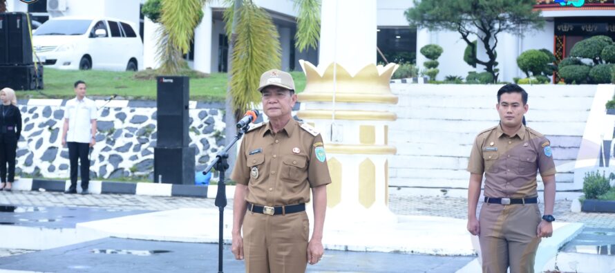 HARI PERTAMA MASUK KERJA, WAKIL BUPATI OKU SELATAN H. MISNADI PIMPIN APEL GABUNGAN DI LINGKUNGAN PEMKAB OKU SELATAN.