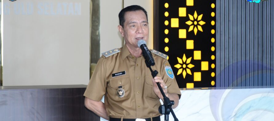 WAKIL BUPATI OKU SELATAN H. MISNADI SERAHKAN SECARA LANGSUNG BANTUAN KURSI RODA KEPADA MASYARAKAT DARI BAZNAS KABUPATEN OKU SELATAN.