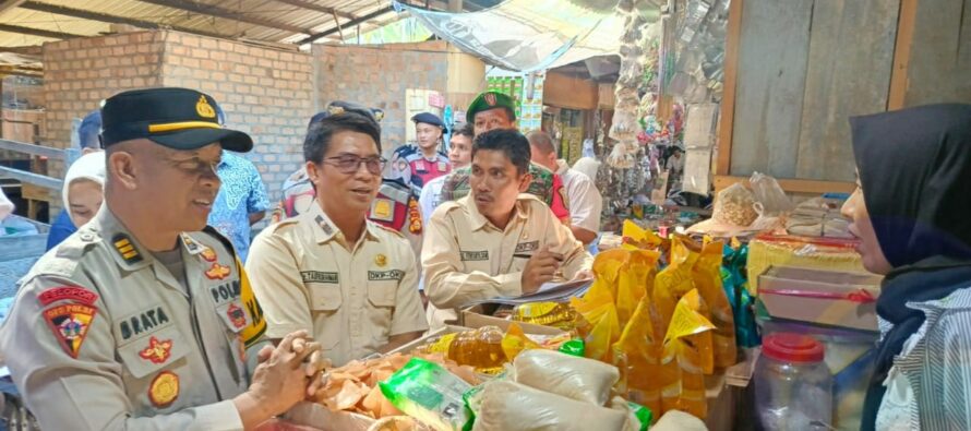 TPID OKU SELATAN GELAR SIDAK PASAR DAN MONITORING KOMODITI KEBUTUHAN POKOK DALAM RANGKA MENYAMBUT BULAN SUCI RAMADHAN TAHUN 2025