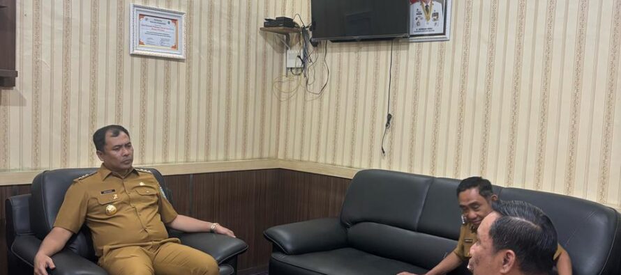 BUPATI OKU SELATAN KUNJUNGI KANTOR OPD UNTUK PASTIKAN KINERJA DAN PELAYANAN BERJALAN BAIK