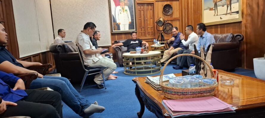 BUPATI OKU SELATAN ABUSAMA, SILATURAHMI DAN AUDIENSI BERSAMA GUBERNUR SUMSEL H. HERMAN DERU BAHAS PEMBANGUNAN INFRASTRUKTUR DI OKU SELATAN