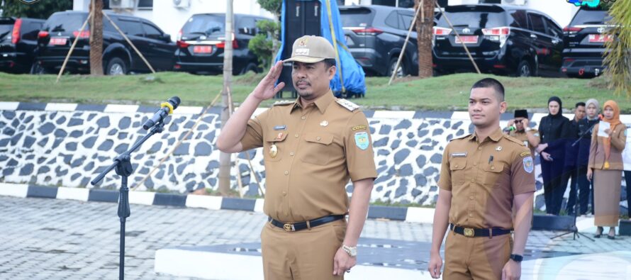 HARI PERTAMA BERTUGAS, BUPATI OKU SELATAN ABUSAMA, S.H. PIMPIN APEL GABUNGAN DI LINGKUNGAN PEMKAB OKU SELATAN