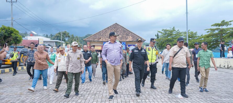 BUPATI OKU SELATAN LAKSANAKAN MONITORING KE KAWASAN WISATA DANAU RANAU PASCA PERAYAAN HARI RAYA IDUL FITRI 1446 H