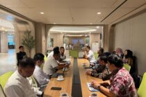 DALAM UPAYA PENINGKATAN PELAYANAN KESEHATAN DI OKU SELATAN, BUPATI ABUSAMA LAKSANAKAN RAPAT KERJA BERSAMA KEMENTRIAN KESEHATAN RI.