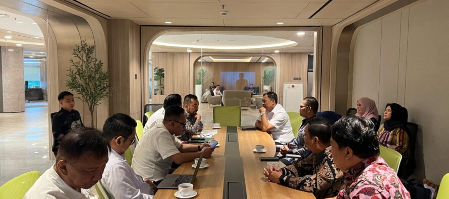 DALAM UPAYA PENINGKATAN PELAYANAN KESEHATAN DI OKU SELATAN, BUPATI ABUSAMA LAKSANAKAN RAPAT KERJA BERSAMA KEMENTRIAN KESEHATAN RI.