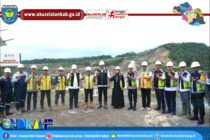 BUPATI OKU SELATAN MENINJAU PROGRES PEMBANGUNAN BENDUNGAN TIGA DIHAJI, DILANJUTKAN DENGAN MEMBERIKAN BANTUAN KEPADA KORBAN MUSIBAH KEBAKARAN DI DESA KEMU KECAMATAN PULAU BERINGIN