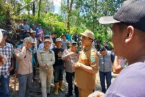 BUPATI KABUPATEN OKU SELATAN BLUSUKAN DENGARKAN LANGSUNG ASPIRASI MASYARKAT DESA PERUPUS BELAMBANGAN KECAMATAN BUAY RUNJUNG.