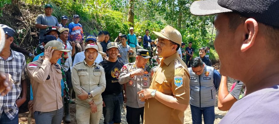 BUPATI KABUPATEN OKU SELATAN BLUSUKAN DENGARKAN LANGSUNG ASPIRASI MASYARKAT DESA PERUPUS BELAMBANGAN KECAMATAN BUAY RUNJUNG.