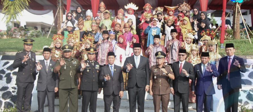 BUPATI ABUSAMA, SH., MENJADI PEMBINA UPACARA PERINGATAN HARI PENDIDIKAN NASIONAL 2025 DI KABUPATEN OKU SELATAN