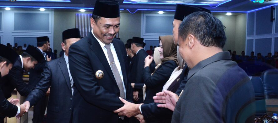 BUPATI OKU SELATAN HADIRI RAPAT PARIPURNA DPRD KABUPATEN OGAN KOMERING ULU SELATAN