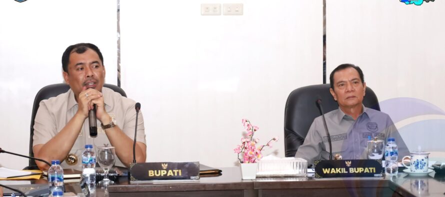 BUPATI OKU SELATAN WAWANCARAI TIGA CALON DIREKTUR PDAM TIRTA SAKA SELABUNG PERIODE 2025-2029.