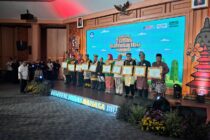 BERKONTRIBUSI DALAM PELESTARIAN BAHASA DAERAH, BUPATI OKU SELATAN TERIMA PENGHARGAAN DARI MENTERI PENDIDIKAN DASAR DAN MENENGAH