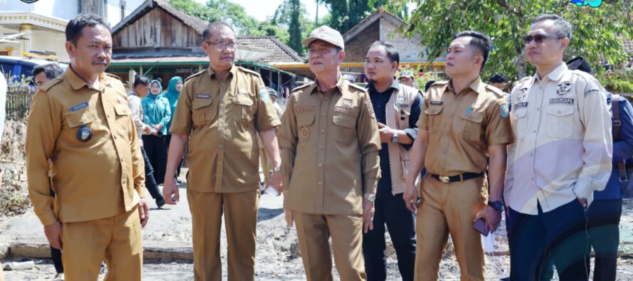 WAKIL BUPATI OKU SELATAN KUNJUNGI KORBAN KEBAKARAN DI DESA SUKARAJA II DAN DESA KAGELAN BLAMBANGAN