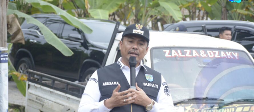 BUPATI ABUSAMA KUNJUNGI KORBAN KEBAKARAN DI KELURAHAN PASAR MUARADUA, PASTIKAN PEMERINTAH HADIR BANTU PARA KORBAN