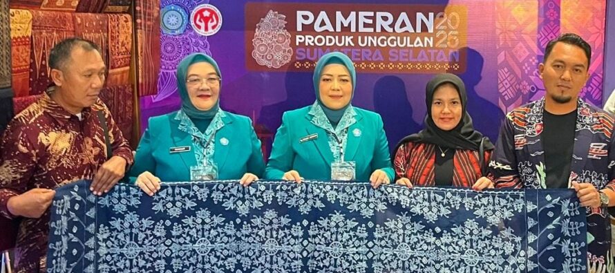MOTIF BATIK DUA RUMPUN ENAM SUKU TERIMA HAK CIPTA DARI KEMENKUMHAM