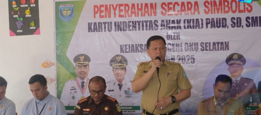 PENYERAHAN SECARA SIMBOLIS KARTU IDENTITAS ANAK (KIA) PAUD, SD, SMP OLEH KEJAKSAAN NEGERI OGAN KOMERING ULU SELATAN TAHUN 2025