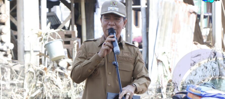 WAKIL BUPATI OKU SELATAN H. MISNADI TINJAU KORBAN KEBAKARAN DI DESA KEBAN AGUNG