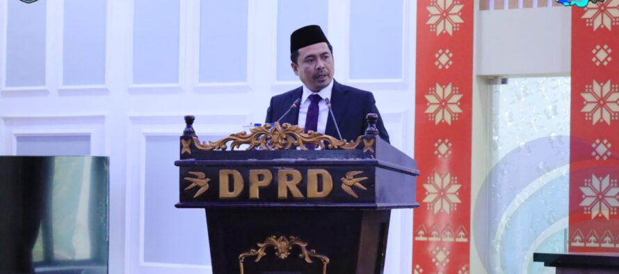 RAPAT PARIPURNA DPRD KABUPATEN OKU SELATAN, BUPATI OKU SELATAN TANDATANGANI KEPUTUSAN PERSETUJUAN BERSAMA DPRD DAN BUPATI TERHADAP RAPERDA TENTANG RENCANA PEMBANGUNAN JANGKA MENENGAH DAERAH (RPJMD) TAHUN 2025-2029 DAN SAMPAIKAN PENDAPAT AKHIR