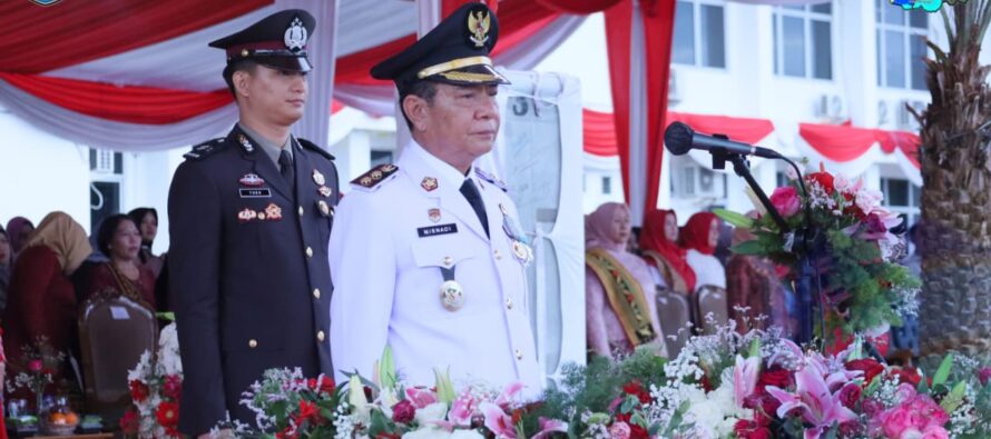 WAKIL BUPATI OKU SELATAN PIMPIN UPACARA PENURUNAN BENDERA HUT KE 80 KEMERDEKAAN RI TAHUN 2025 KABUPATEN OKU SELATAN