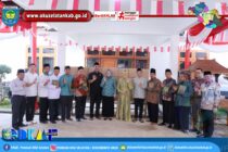 PENYERAHAN WAKAF 1.000 AL-QURAN DAN PEMBERANGKATAN UMRAH OLEH STAF KHUSUS MENTERI HUKUM RI H.YOGI RUKMANA, BUPATI OKU SELATAN APRESIASI PUTRA DAERAH SEBAGAI TELADAN GENERASI MUDA DAERAH