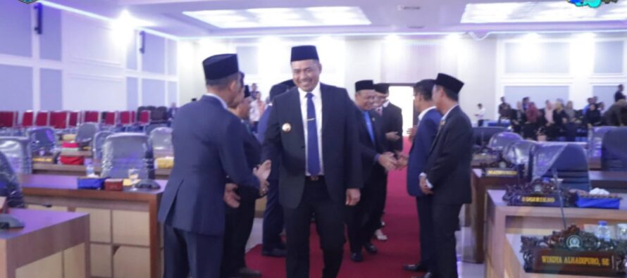 BUPATI OKU SELATAN HADIRI PARIPURNA PENYAMPAIAN PANDANGAN UMUM FRAKSI-FRAKSI DPRD