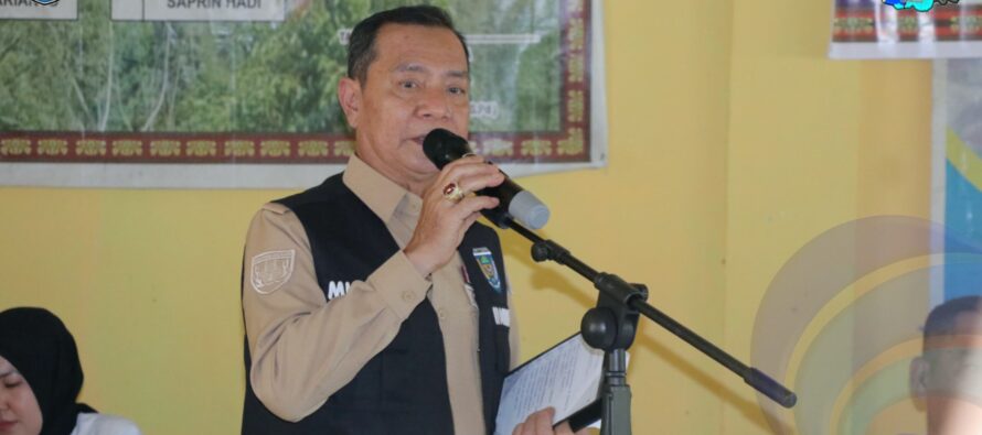 WAKIL BUPATI OKU SELATAN SALURKAN BANTUAN UNTUK KORBAN BANJIR BANDANG DI DESA TANJUNG HARAPAN