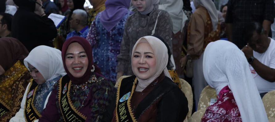 YOHANA YUDA YANTI ABUSAMA DIKUKUHKAN SEBAGAI BUNDA LITERASI OKU SELATAN PERIODE 2025–2030