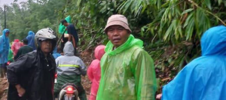 PEMKAB OKU SELATAN INFORMASIKAN KEPADA PENGGUNA JALAN BAHWASANNYA AKSES JALAN DESA WATAS – DESA MUARA SINDANG ILIR SUDAH DAPAT DILALUI KENDARAAN RODA DUA