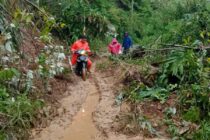 CURAH HUJAN TINGGI, PEMKAB OKU SELATAN TANGANI TANAH LONGSOR DI SUNGAI ARE