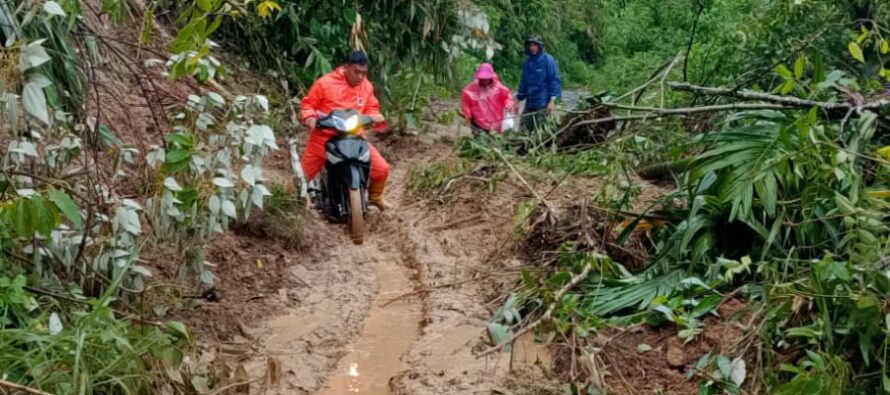 CURAH HUJAN TINGGI, PEMKAB OKU SELATAN TANGANI TANAH LONGSOR DI SUNGAI ARE