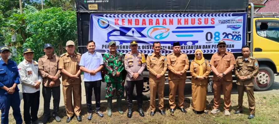PEMKAB OKU SELATAN LAKUKAN RESTOCKING IKAN DI TEBAT GABUS DAN TEBAT BENGKOK, DUKUNG KELESTARIAN PERAIRAN DAN KETAHANAN PANGAN