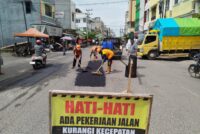 UTAMAKAN KESELAMATAN MASYARAKAT, BUPATI OKU SELATAN INSTRUKSIKAN TAMBAL SULAM JALAN SUDIRMAN–AHMAD YANI