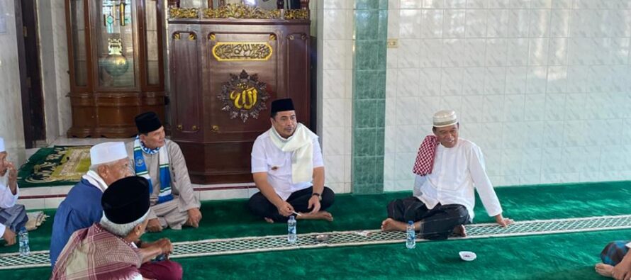 BUPATI OKU SELATAN SAFARI JUMAT DI MASJID RAYA SIMPANG SENDER, PERKUAT SILATURAHMI DAN KEIMANAN MASYARAKAT