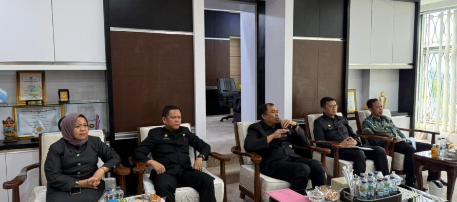 BUPATI OKU SELATAN DIALOG INTERAKTIF BERSAMA MASYARAKAT MELALUI PROGRAM “KEPALA DAERAH MENYAPA” RRI