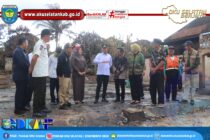 PEMKAB OKU SELATAN SERAHKAN BANTUAN KEPADA KORBAN KEBAKARAN DI DESA GEDUNG WANI