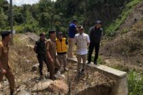 PEMERINTAH KABUPATEN OKU SELATAN GERAK CEPAT TANGANI JALAN AMBLAS DI DESA SINAR MARGA KECAMATAN MEKAKAU ILIR