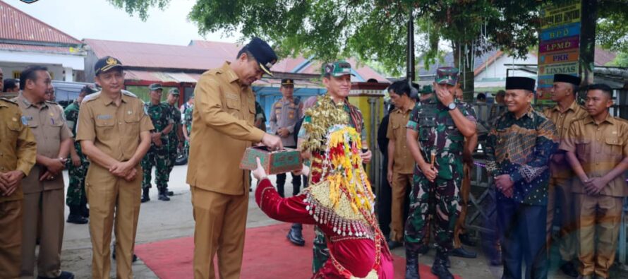 PANGDAM II/SRIWIJAYA TINJAU KOPERASI MERAH PUTIH DI SIPATUHU, SERAHKAN BANTUAN DAN CEK KESEHATAN GRATIS
