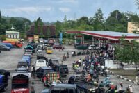 PEMKAB OKU SELATAN TINDAK LANJUTI HASIL RAPAT BUPATI, ANTREAN BBM DI SEJUMLAH SPBU TERPANTAU LEBIH TERTIB