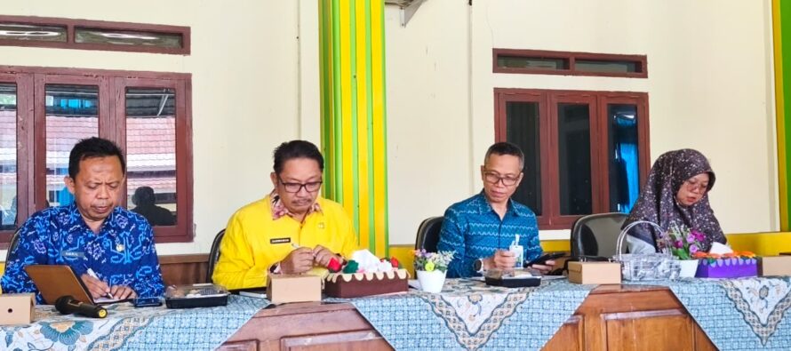 KEPALA DINAS TRANSMIGRASI DAN TENAGA KERJA OKU SELATAN PIMPIN RAPAT KOORDINASI TERKAIT PERLINDUNGAN JAMINAN SOSIAL BAGI PETANI